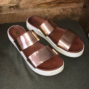 Super cute Mia sandals!!